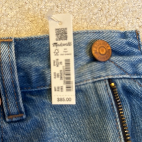 Madewell cutoff jean shorts.  Relaxed fit NWT
Size 26 - Picture 3 of 6